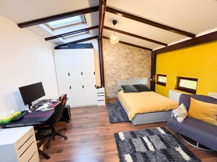 Casă cu 5 camere cu Teren 183 Mp în Vatra Luminoasă