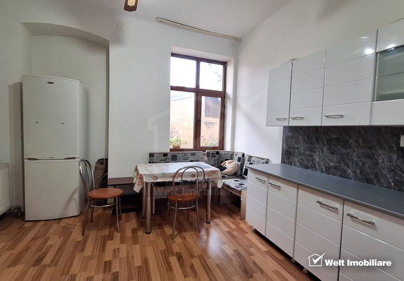 Apartament cu 3 camere semidecomandat, mobilat în Central