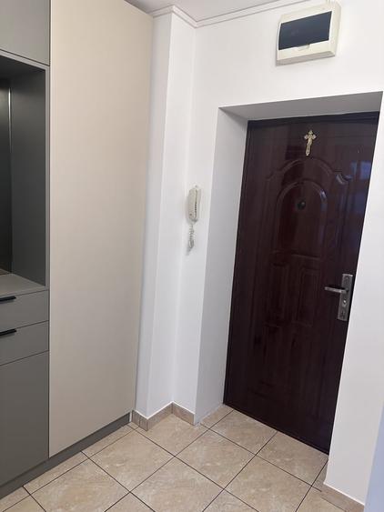 Apartament cu 2 camere semidecomandat în Basarabia