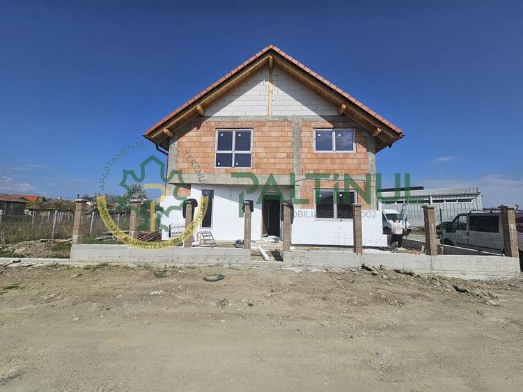 Casă individuală cu 5 camere cu Canalizare în Central