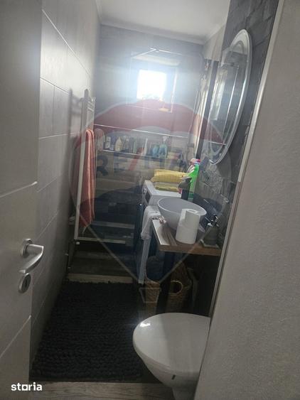 Apartament cu 3 camere semidecomandat în Central