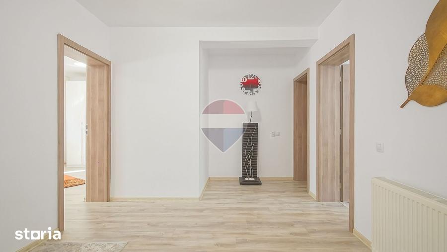 Apartament cu 4 camere decomandat în Clăbucet