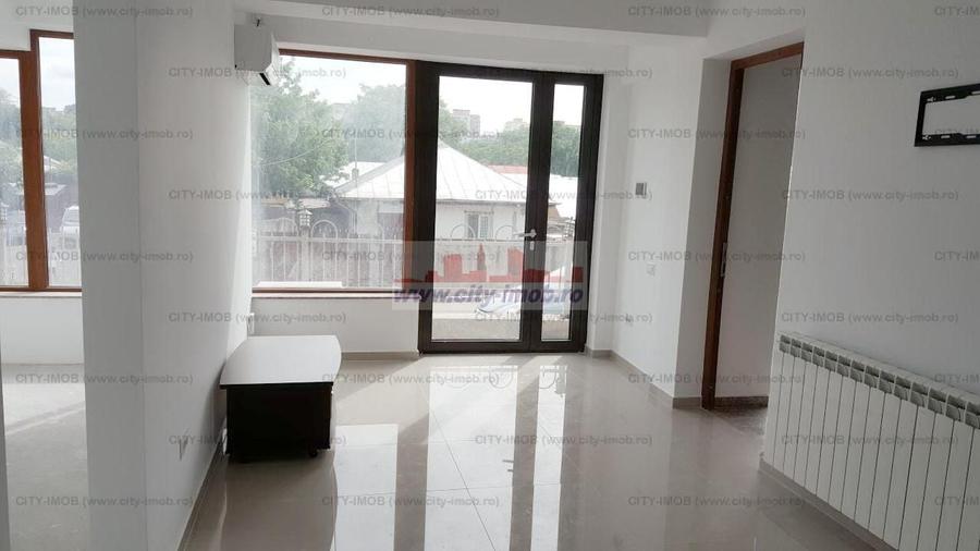 Casă individuală cu 15 camere decomandat cu Canalizare în Colentina