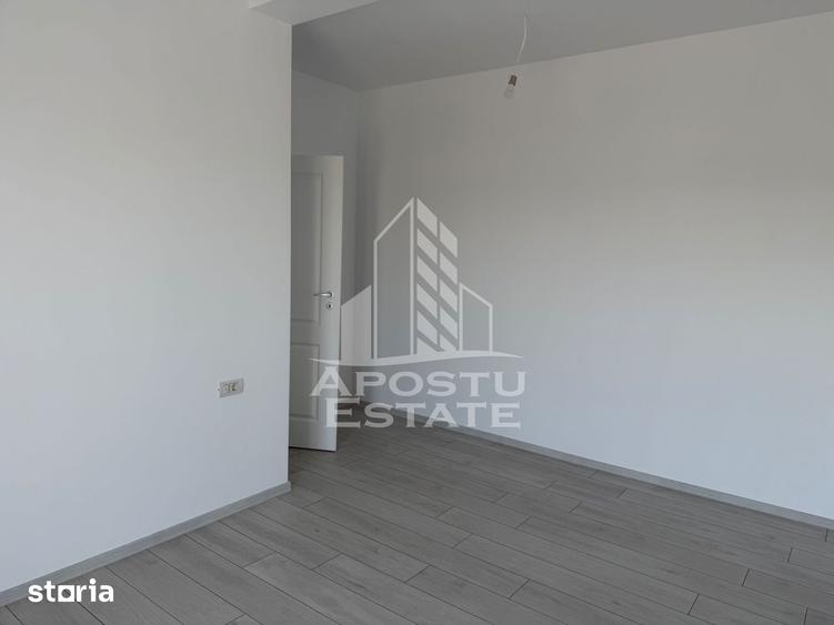 Casă cu 4 camere cu Teren 252 Mp în Remetea Mare