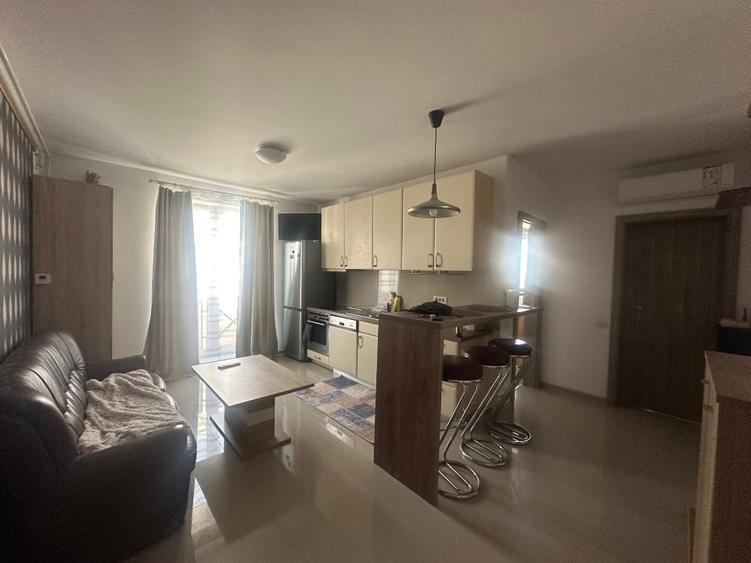 Apartament cu 3 camere semidecomandat, mobilat în Braytim