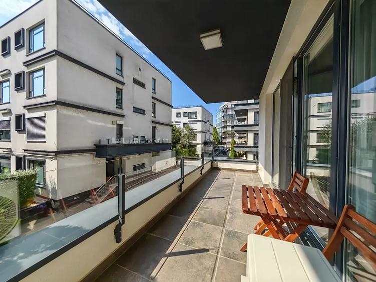 Apartament cu 3 camere decomandat, mobilat în Barbu Văcărescu