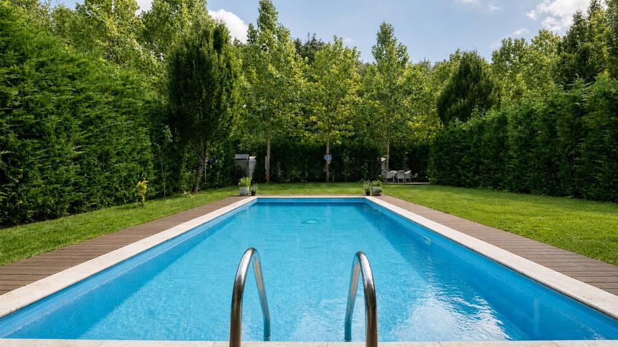 Casă individuală cu 9 camere cu Teren 1300 Mp în Pipera