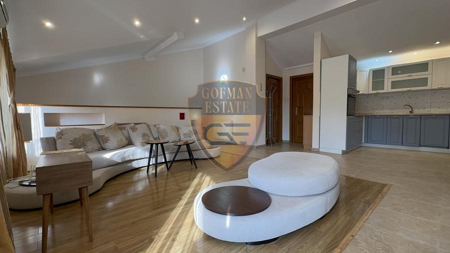 Apartament cu 4 camere decomandat, mobilat în Trocadero