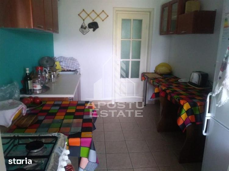 Casă cu 8 camere cu Teren 1226 Mp în Eșelnița