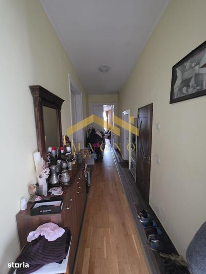 Casă cu 7 camere cu Teren 456 Mp în Central