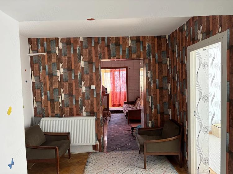 Apartament cu 4 camere decomandat în Central