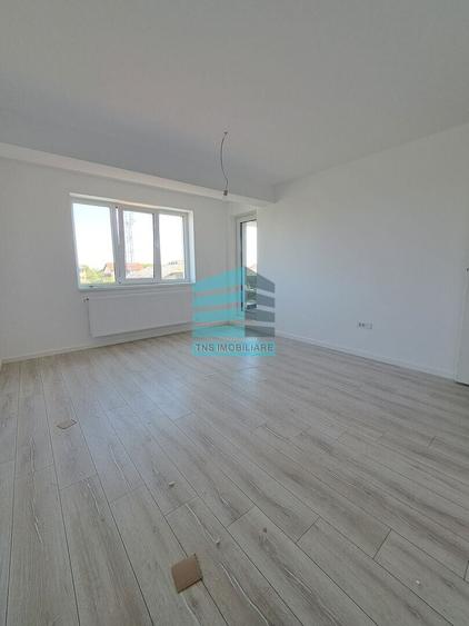 Apartament cu 4 camere decomandat în Titan