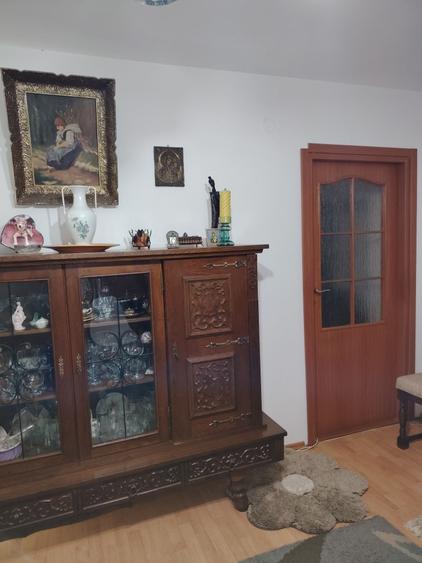 Apartament cu 4 camere semidecomandat în Central