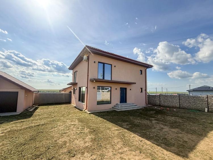 Casă individuală cu 5 camere cu Garaj în Corbu
