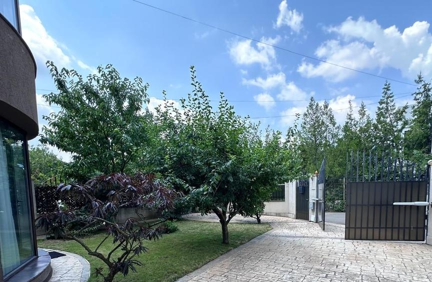 Casă individuală cu 7 camere cu Garaj în Nord