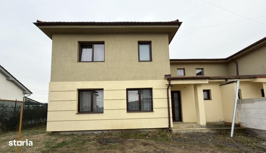 Casă cu 4 camere în Central
