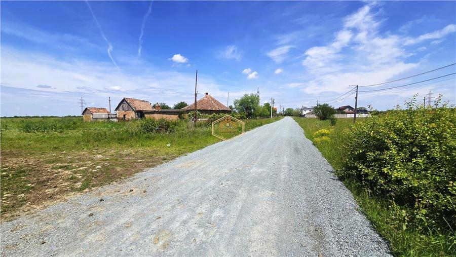 Teren Construcții extravilan de 10850 mp, în Sud