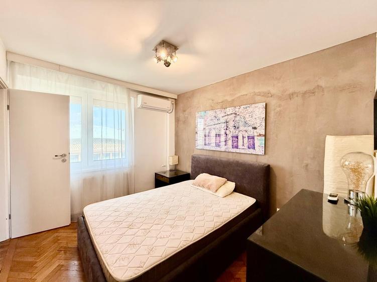 Apartament cu 3 camere semidecomandat în Sala Palatului