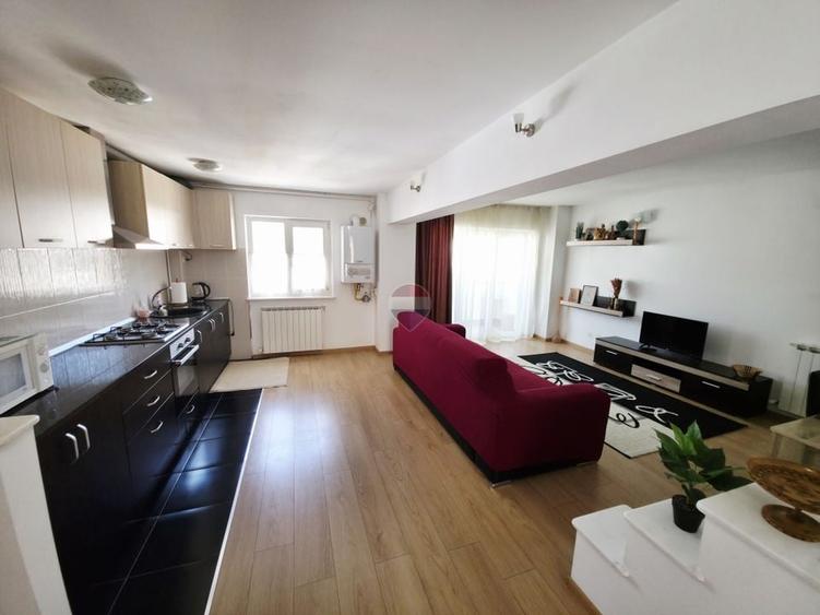 Apartament cu 3 camere decomandat, mobilat în Central