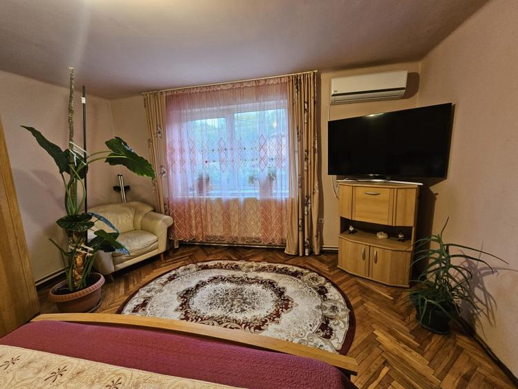 Casă individuală cu 52 camere cu Teren 1500 Mp în Exterior Vest