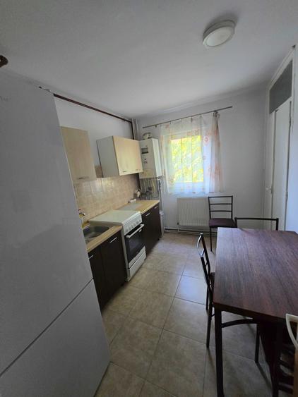 Apartament cu 3 camere semidecomandat în Olimpia-Stadion