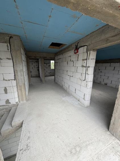 Casă cu 4 camere în Suseni
