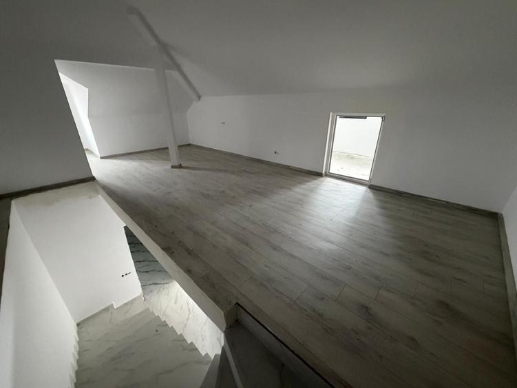 Duplex cu 3 camere cu Canalizare în Central