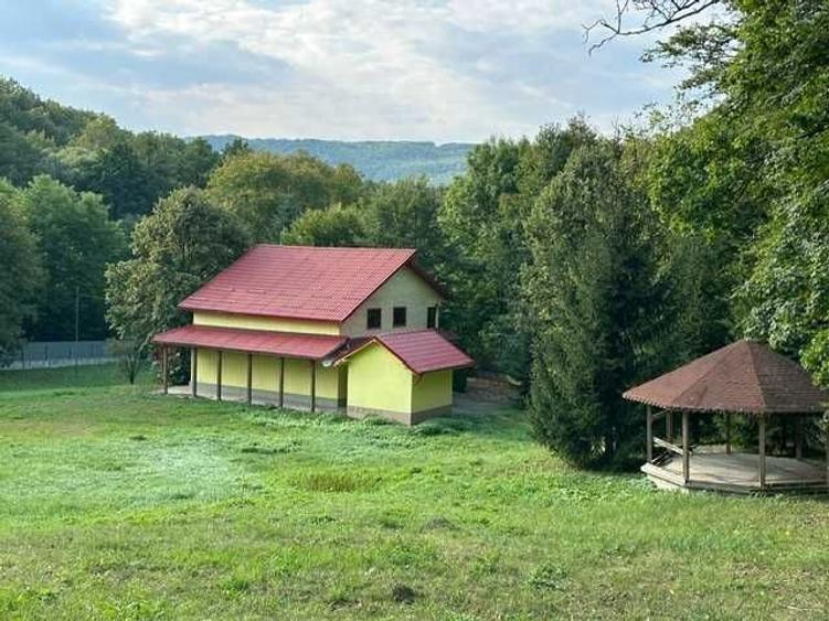 Casă cu 3 camere cu Teren 7424 Mp în Varnița