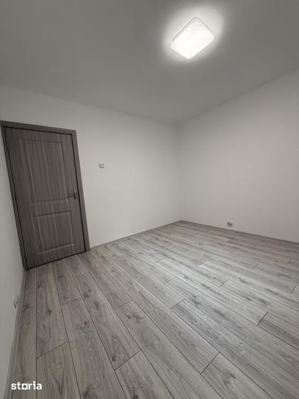 Apartament cu 3 camere în Tei