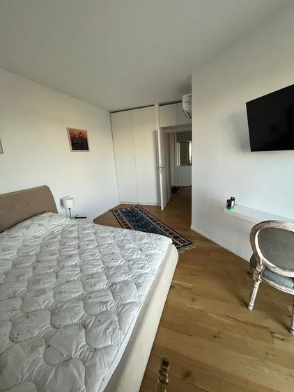 Apartament cu 3 camere semidecomandat, mobilat în P-ta Presei Libere