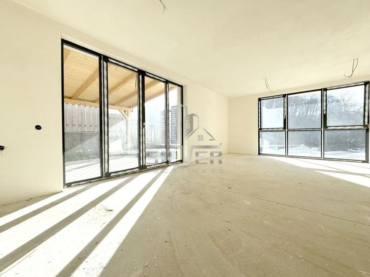 Duplex cu 4 camere cu Canalizare în Florești