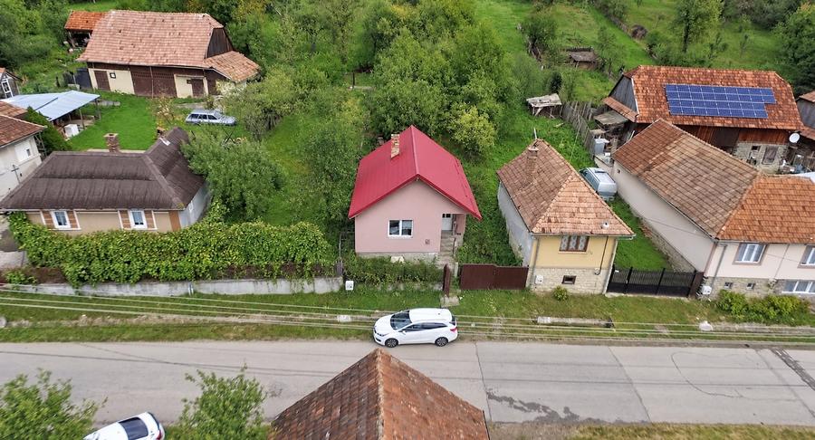 Casă individuală cu 2 camere cu Canalizare în Sâncraiu