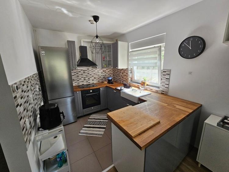 Apartament cu 3 camere decomandat, mobilat în Central