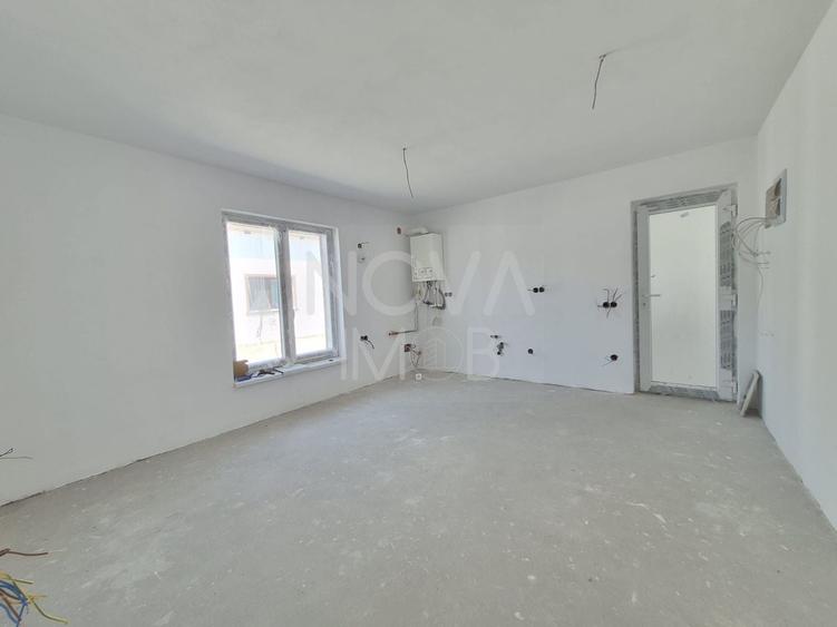 Apartament cu 3 camere semidecomandat în Turnișor