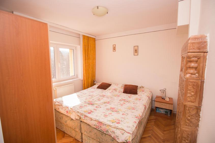 Apartament cu 4 camere decomandat, mobilat în Central