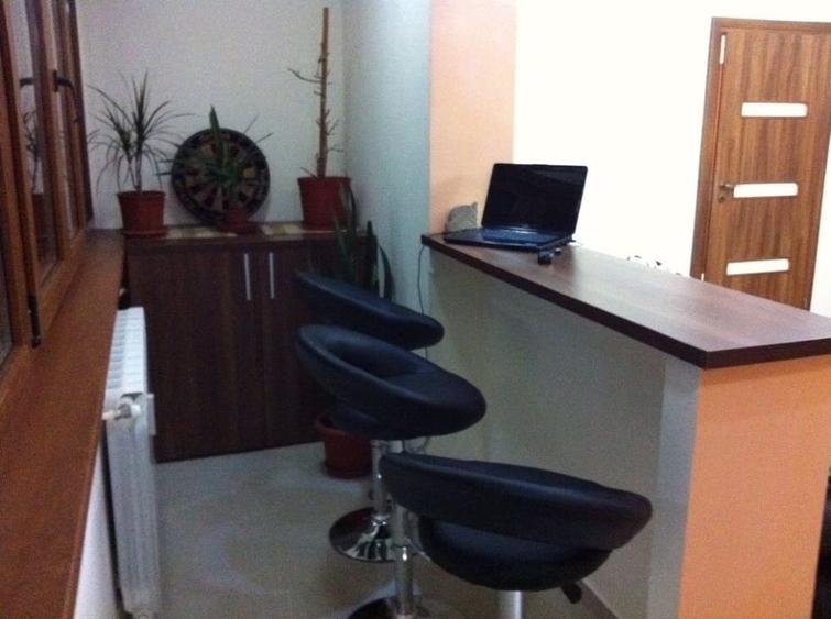 Apartament cu 3 camere semidecomandat, mobilat în Titan — fotografia 3