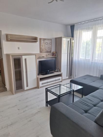 Apartament cu 2 camere semidecomandat în Berceni