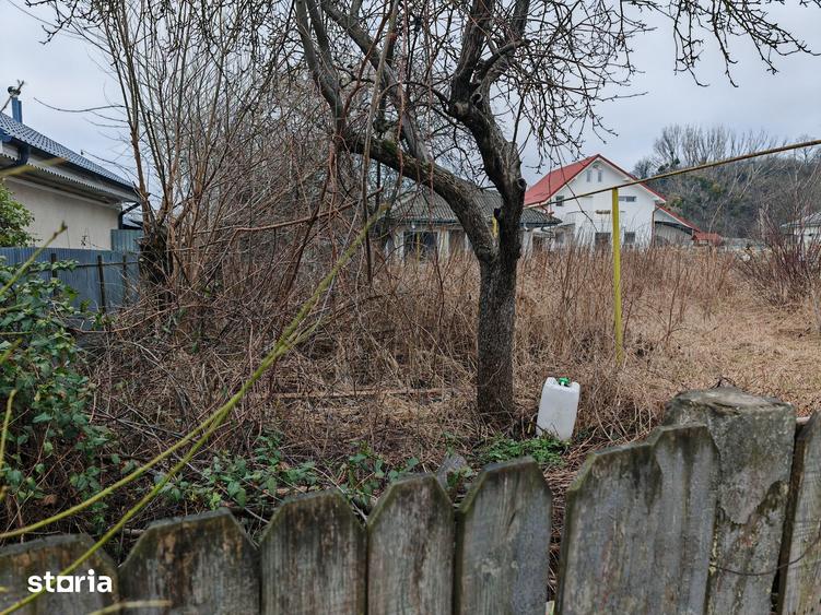 Teren de 3000 mp, în Măgura