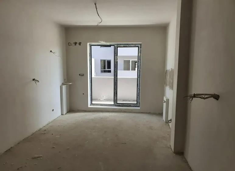 Apartament cu 2 camere decomandat în Titan