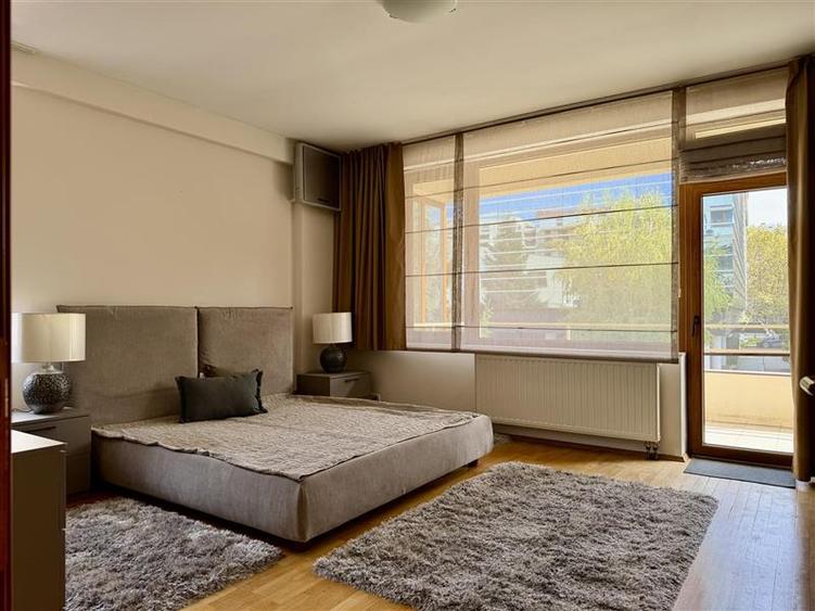 Apartament cu 4 camere semidecomandat, mobilat în Șoseaua Nordului