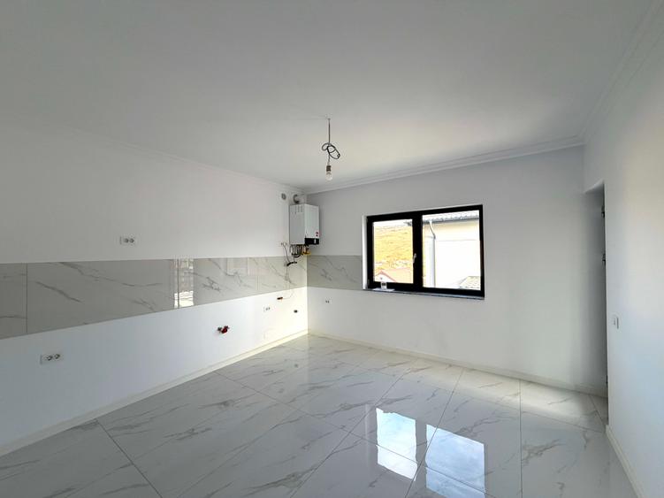 Casă individuală cu 4 camere cu Canalizare în Păcurari