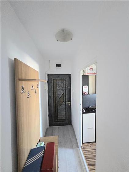 Apartament cu 3 camere semidecomandat, mobilat în Inel II