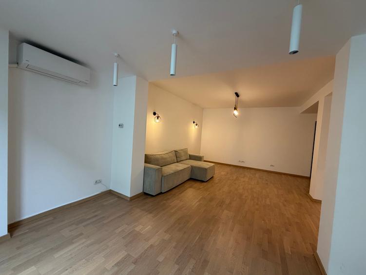 Apartament cu 3 camere decomandat în Arcul de Triumf