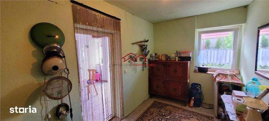 Casă cu 5 camere semidecomandat cu Teren 3190 Mp în Gârbova