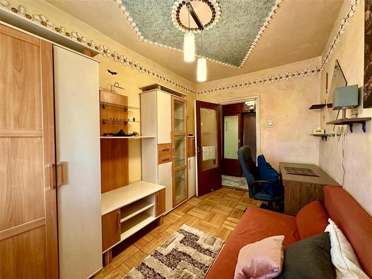 Apartament cu 4 camere decomandat în Central