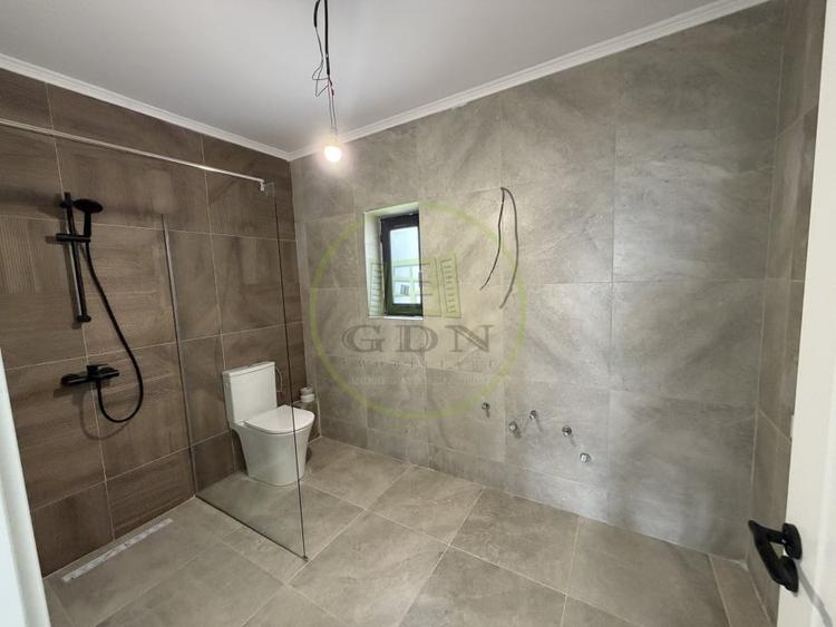 Casă individuală cu 5 camere cu Canalizare în Cârcea