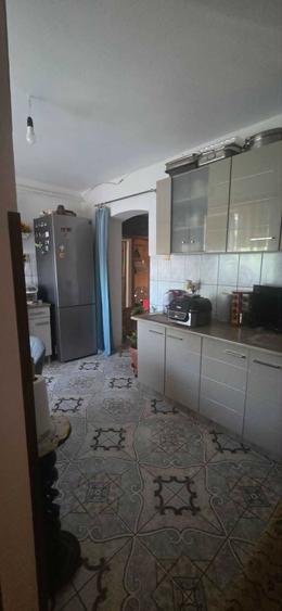 Apartament cu 3 camere semidecomandat în Sud