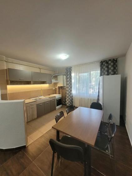 Apartament cu 3 camere decomandat, mobilat în Gării