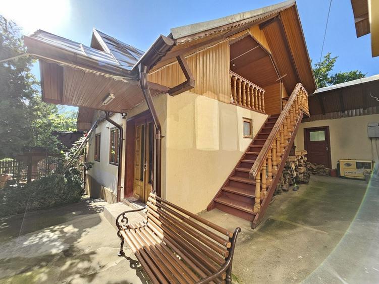 Casă individuală cu 7 camere cu Teren 1858 Mp în Vintilă Vodă