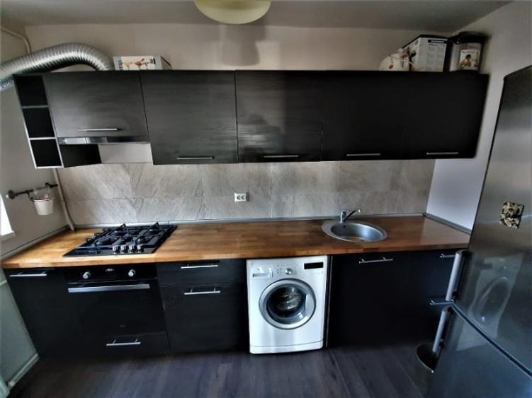 Apartament cu 3 camere semidecomandat, mobilat în Tineretului